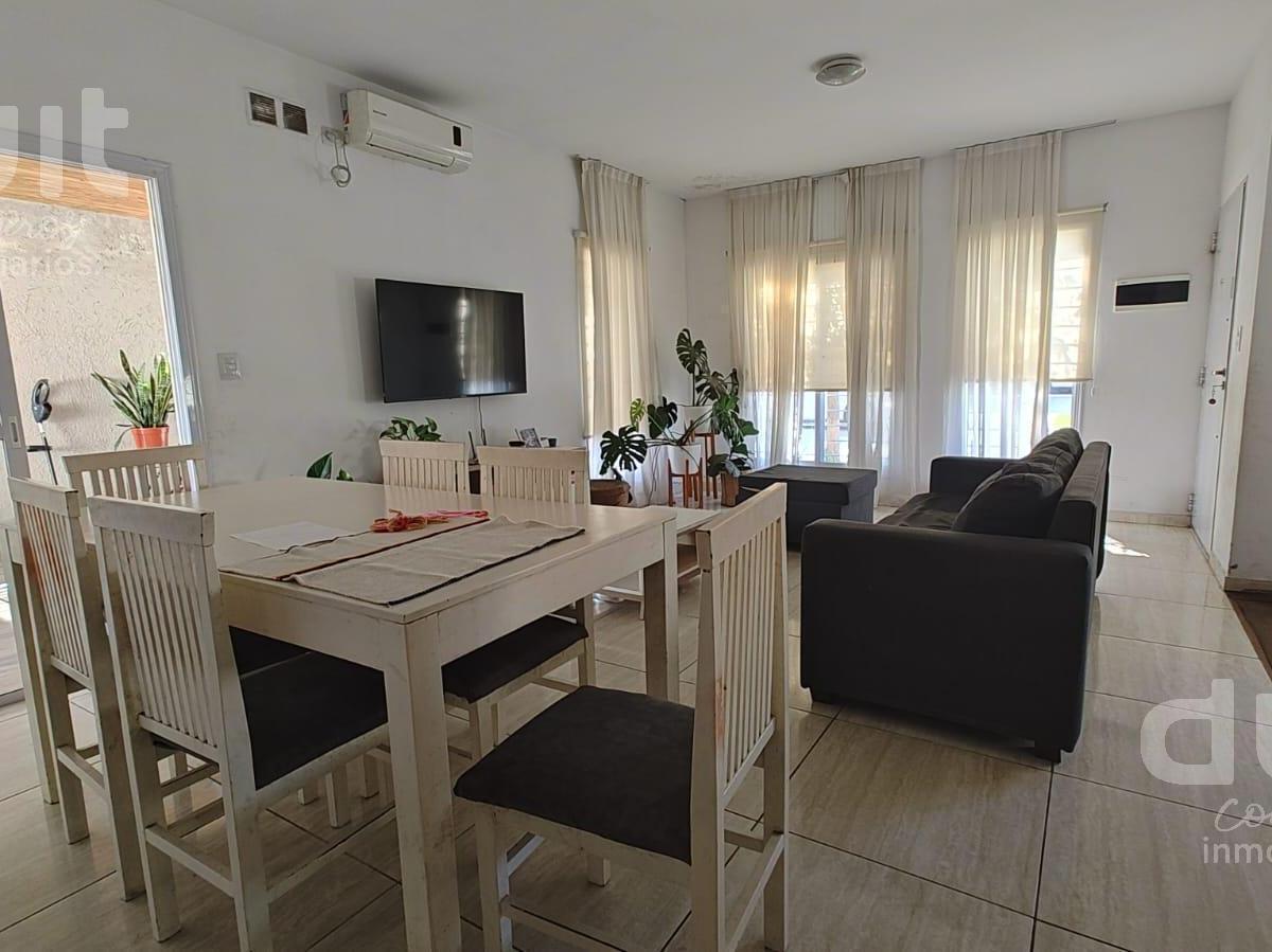 Duplex de 4 Dor, Uno en Pb, en Claros Village. 2