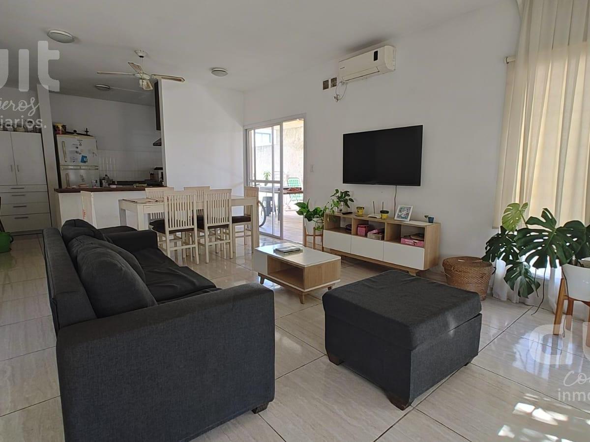 Duplex de 4 Dor, Uno en Pb, en Claros Village. 1