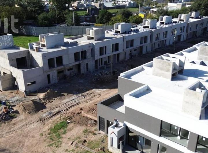 Duplex de 2 y 3 dor en housing cerrado con seguridad y amenities! Financiacion! 5