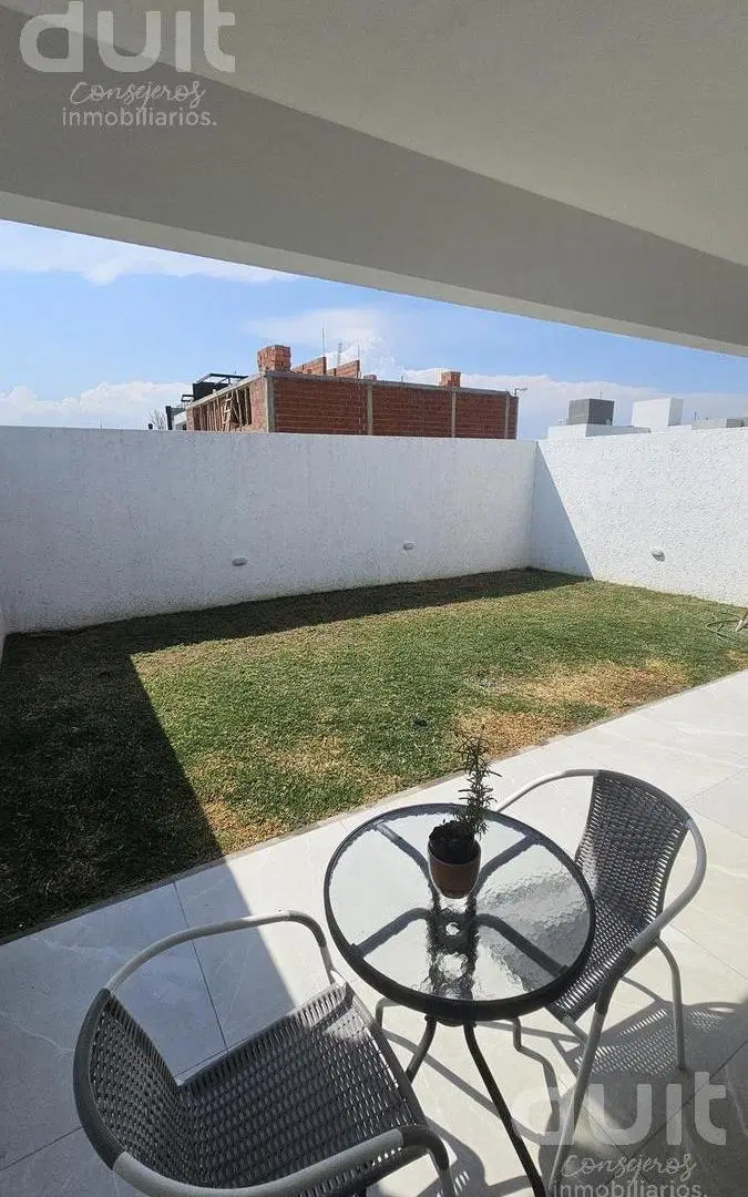 Duplex en Barrio La Calandria - planta baja 8