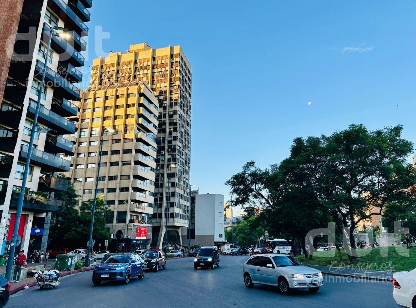 Exclusivo piso completo con 2 cocheras en edificio Plaza España - Nueva Córdoba