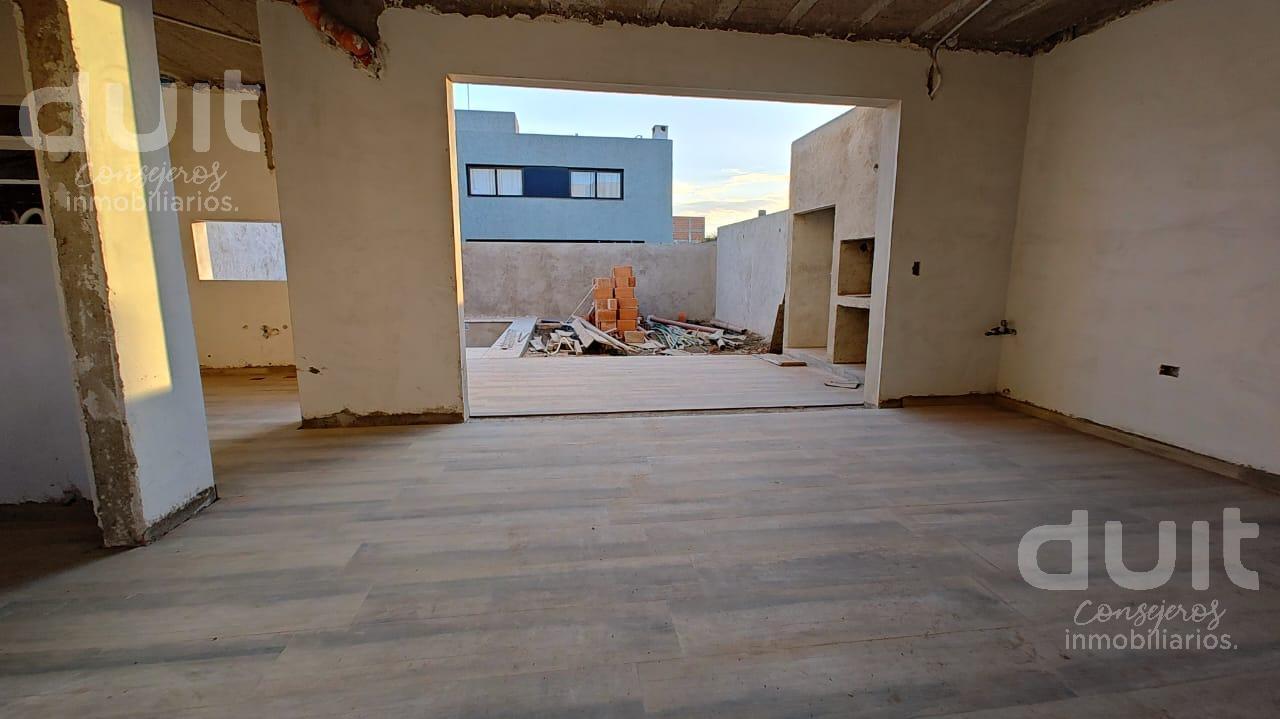 Venta Duplex 3 dormitorios, 1 en pb, y dos plantas en San Ignacio Village