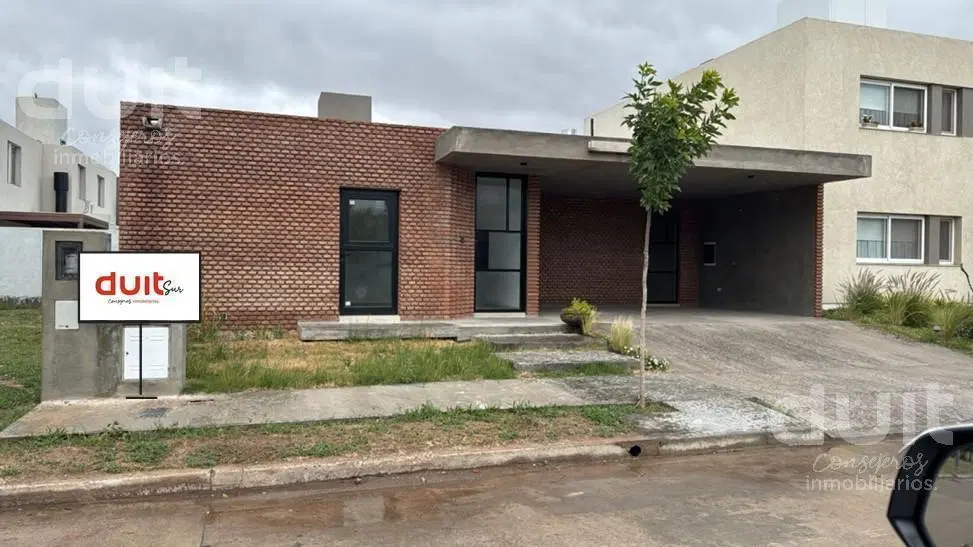 Casa en Distrito Sur toda en PB! Entrega Inmediata! 1