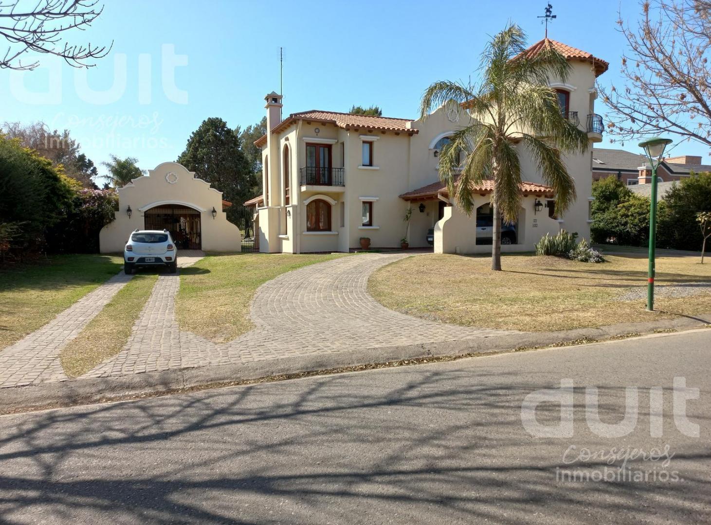 Casa unica en Country Jockey Club, 2 lotes fondo Golf.