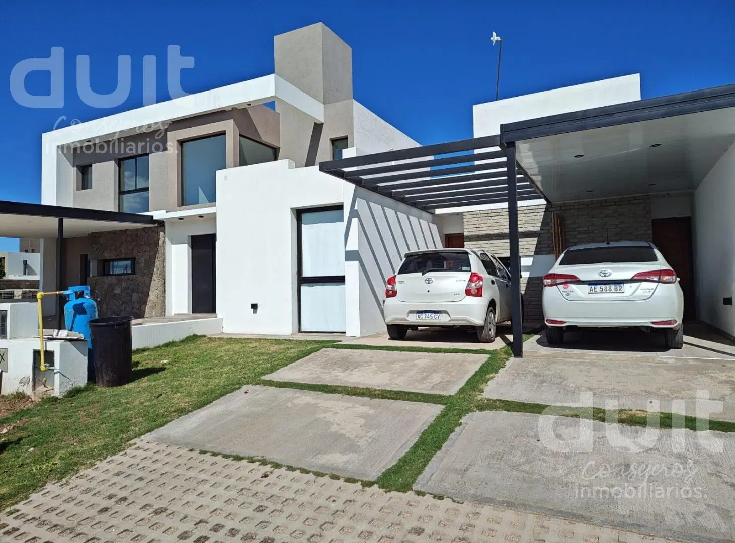 Prados de Manantiales, duplex de 2 dormitorios. ENTREGA inmediata! 2