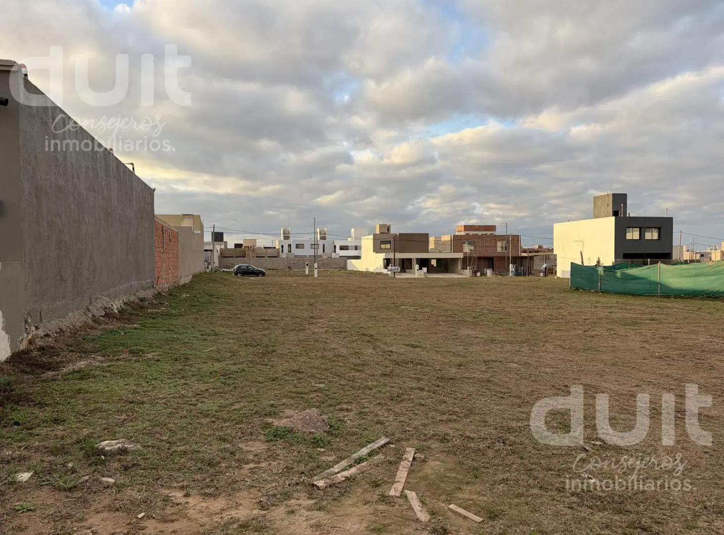Terreno de 360 metros apto dúplex en Docta Avenida 2 3