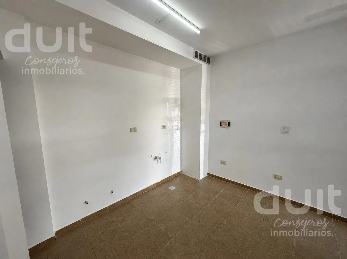 LOCAL COMERCIAL en ALQUILER muy próximo a las Heras!!! 4