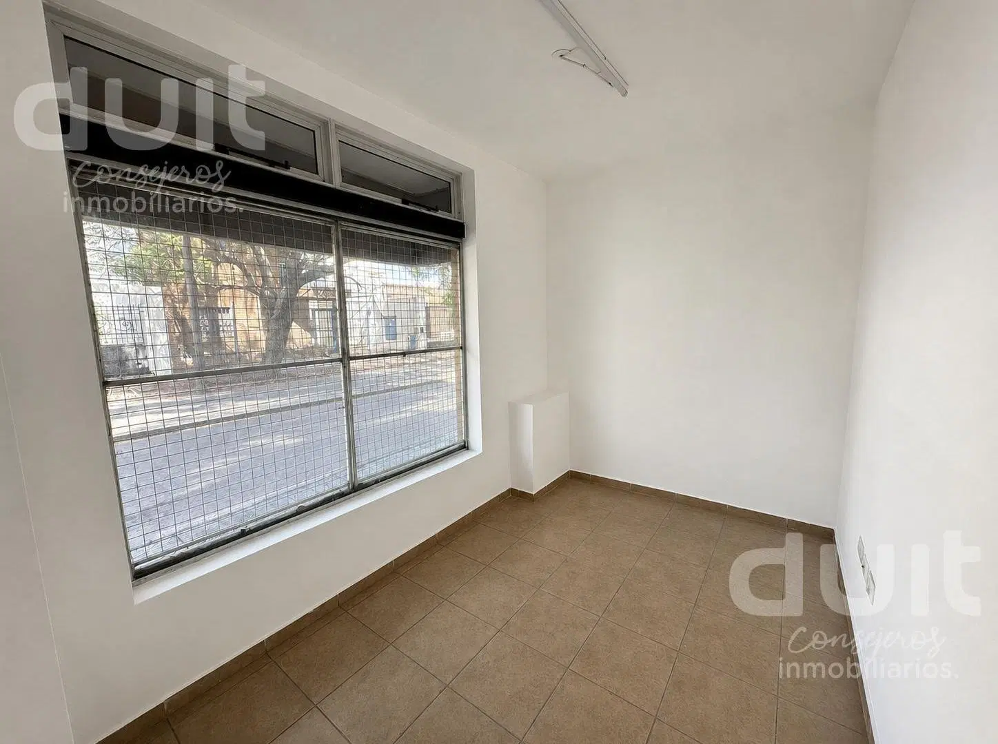LOCAL COMERCIAL en ALQUILER muy próximo a las Heras!!! 2