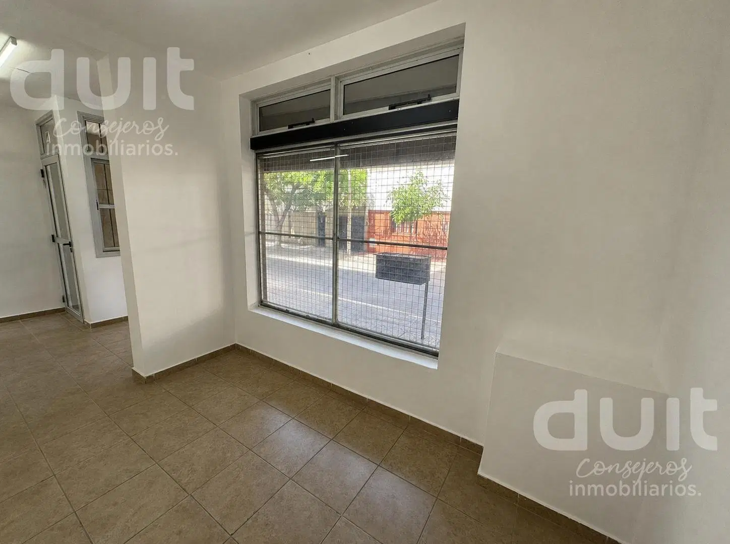 LOCAL COMERCIAL en ALQUILER muy próximo a las Heras!!! 5