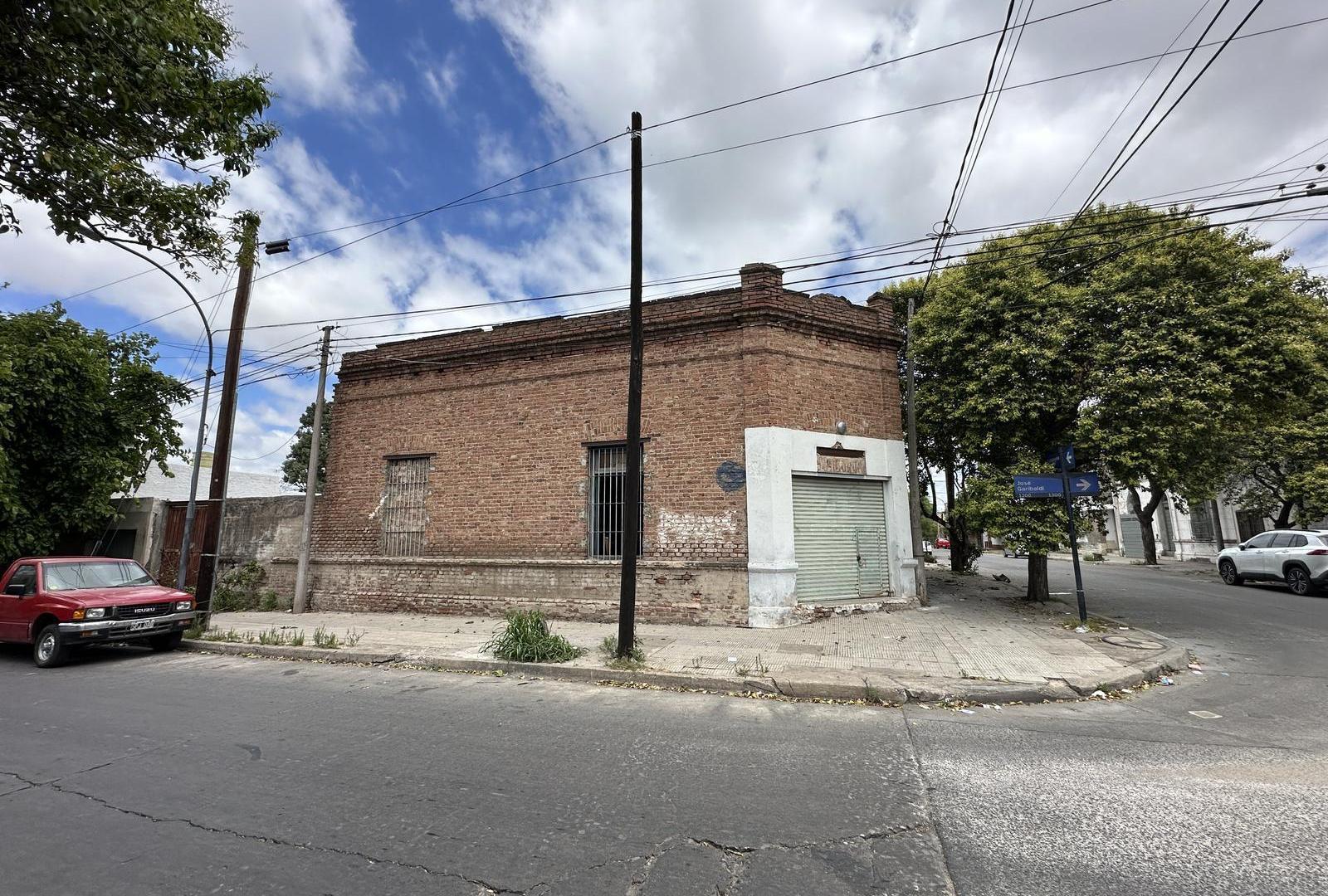 Venta Local en esquina Cochabamba y Garibaldi, Barrio Pueyrredón, Córdoba
