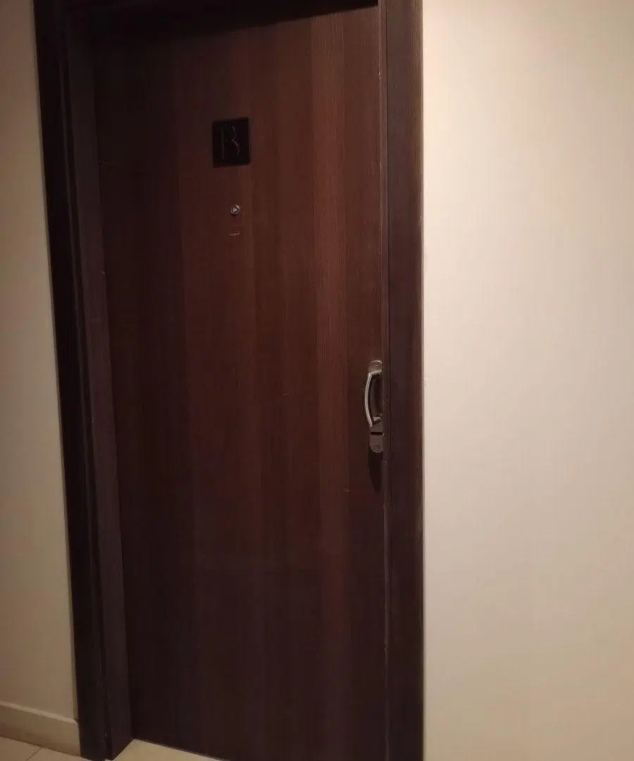 Venta de departamento de tres ambientes con balcón corrido y lavadero independiente en Monte Castro 4