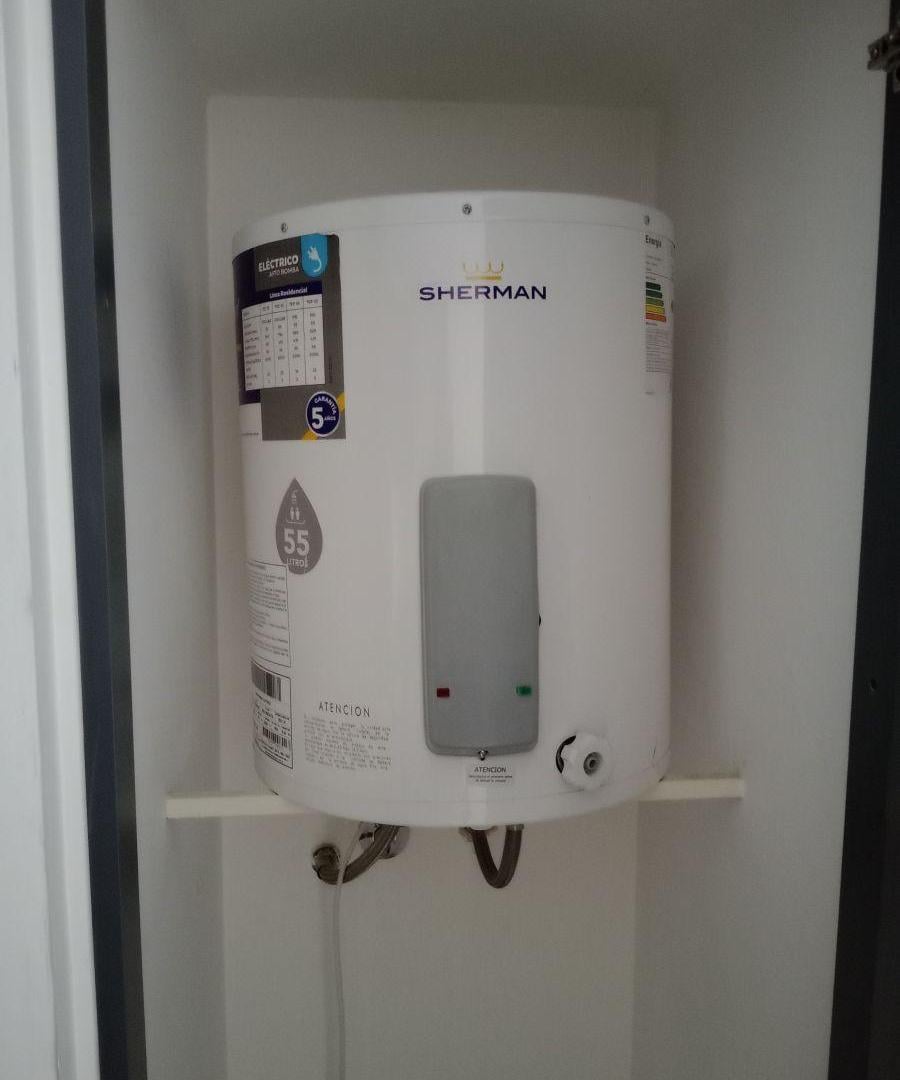 Foto de Venta de departamento de tres ambientes con balcón corrido y lavadero, imagen 1