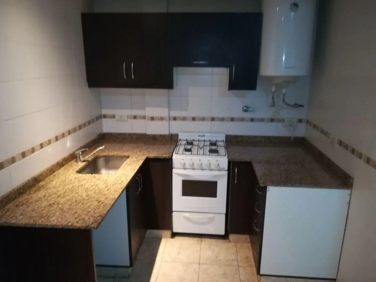 Alquiler departamento de dos ambientes con balcón al frente sin expensas 3