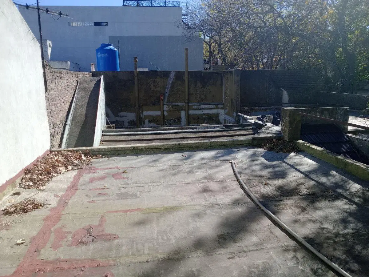 Venta de casa a reciclar con local comercial en Villa Devoto 3