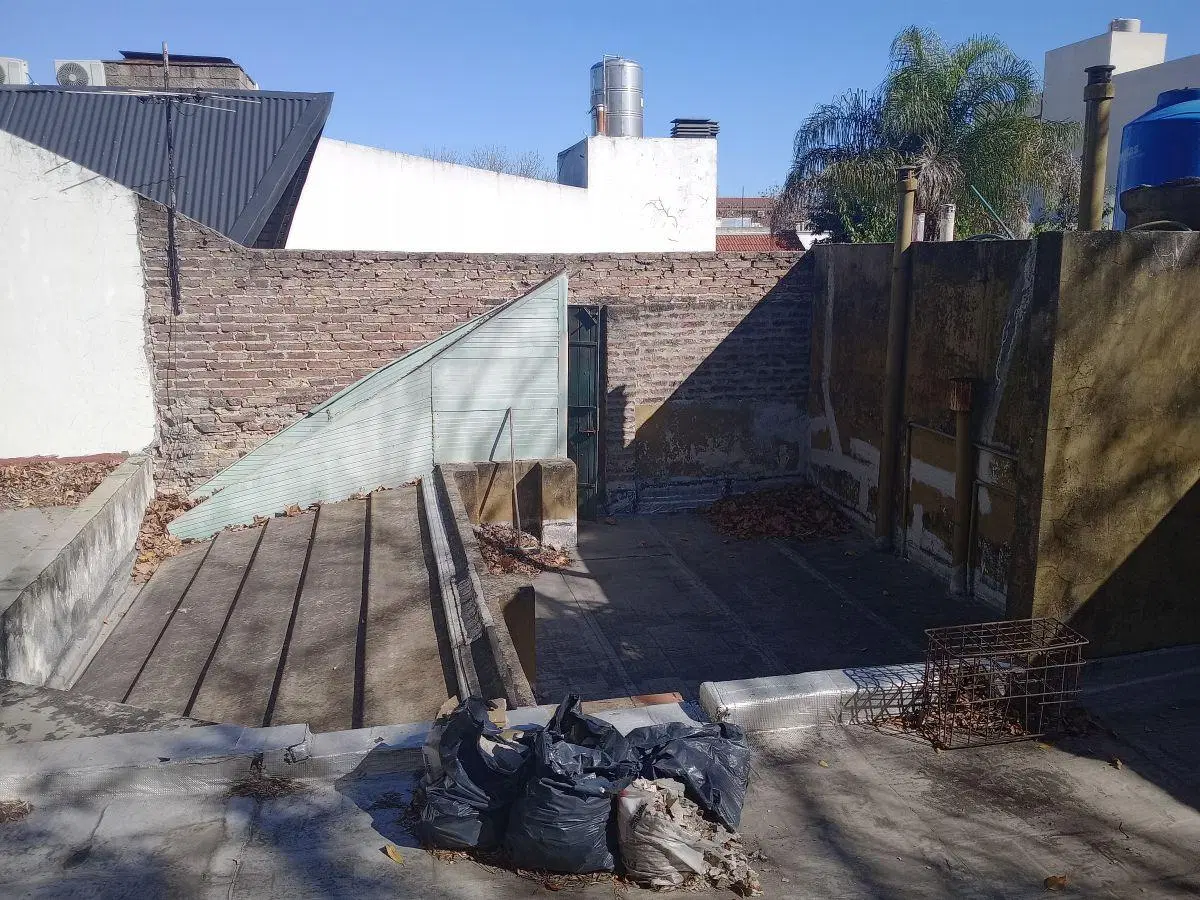 Venta de casa a reciclar con local comercial en Villa Devoto 1