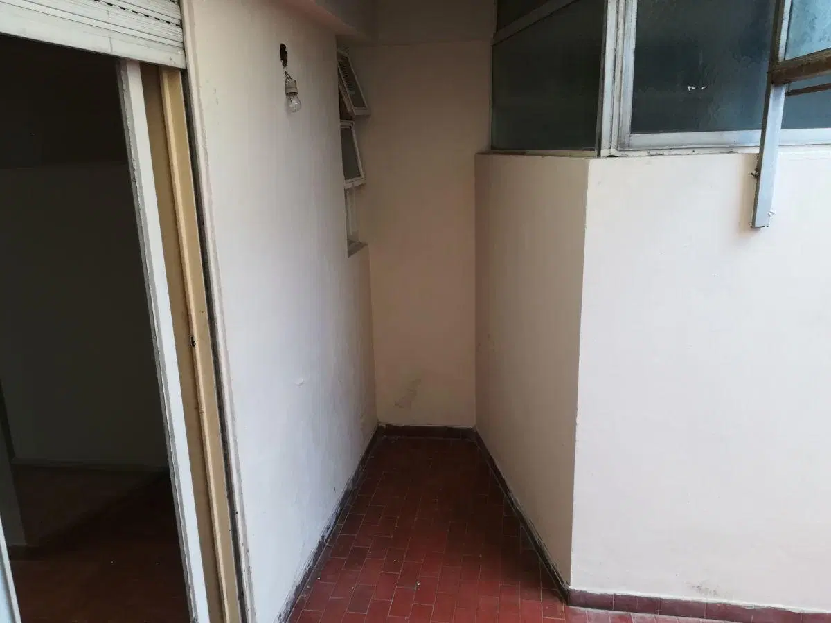 Alquiler de monoambiente con patio en Monte Castro 3