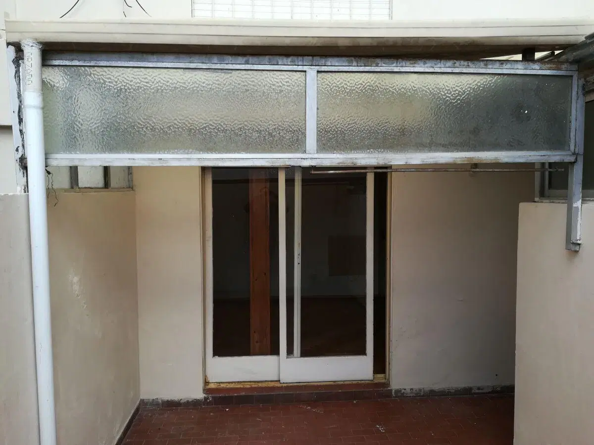 Alquiler de monoambiente con patio en Monte Castro 2