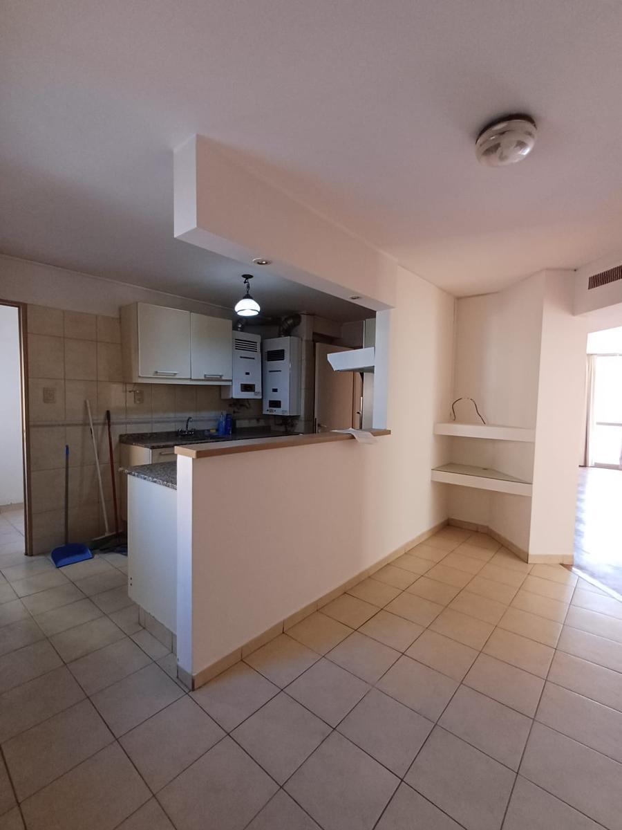 Departamento de Tres Dorm. en Venta 4