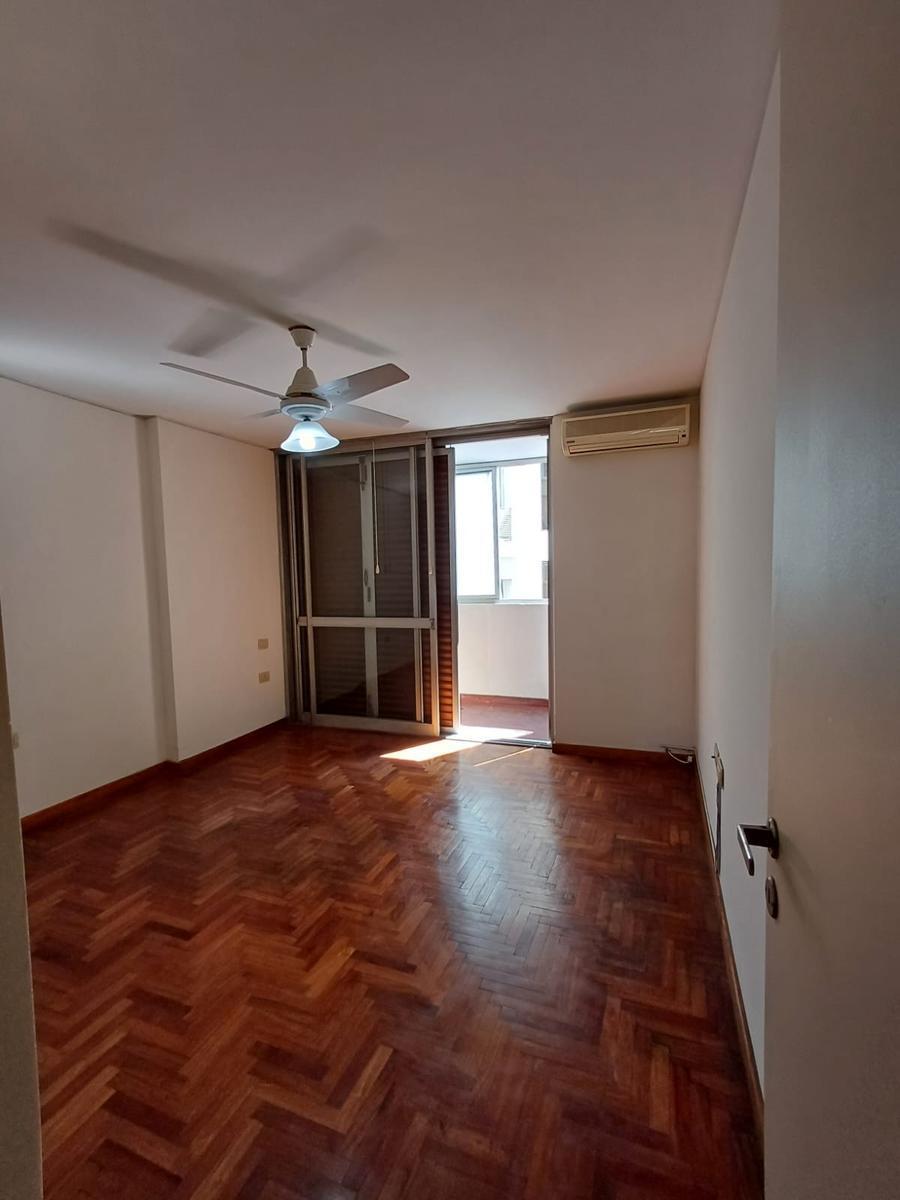 Departamento de Tres Dorm. en Venta 5