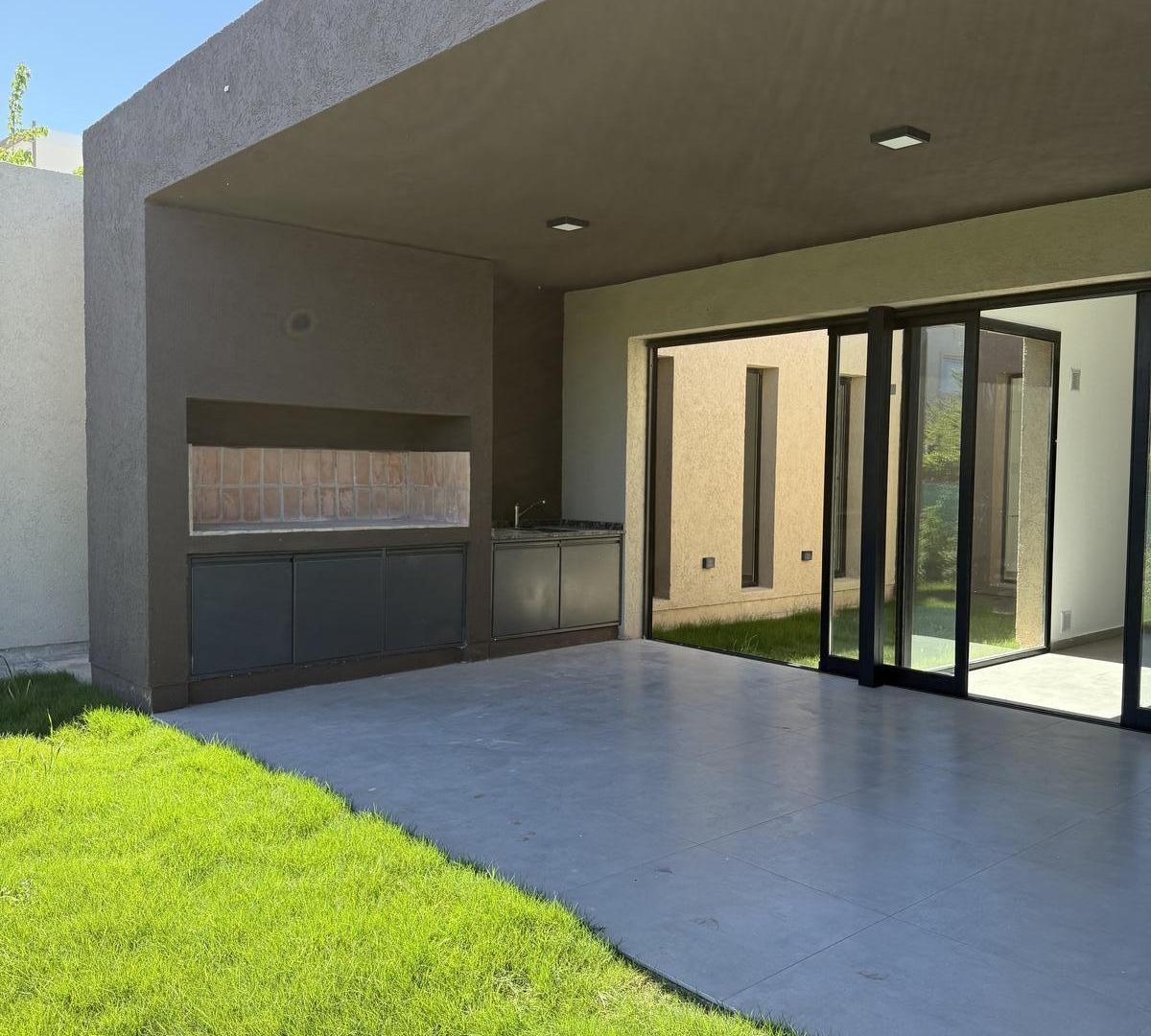 Foto de Casa en Venta de 3 Dormitorios a Estrenar en Las Cañitas Barrio Privado, imagen 4