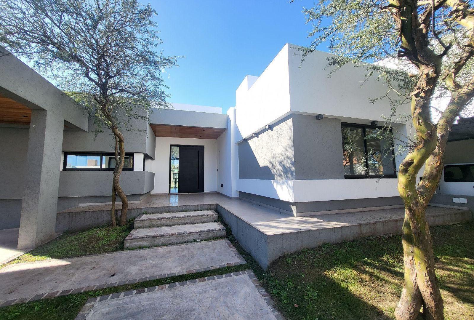 Casa en  Venta de 2 dormitorios en Las Cañitas Barrio Privado a Estrenar