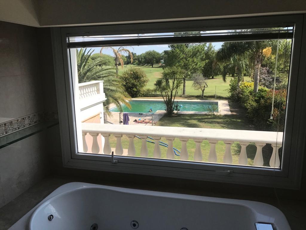 Casa en venta de 3 dormitorios en Country Jockey Club