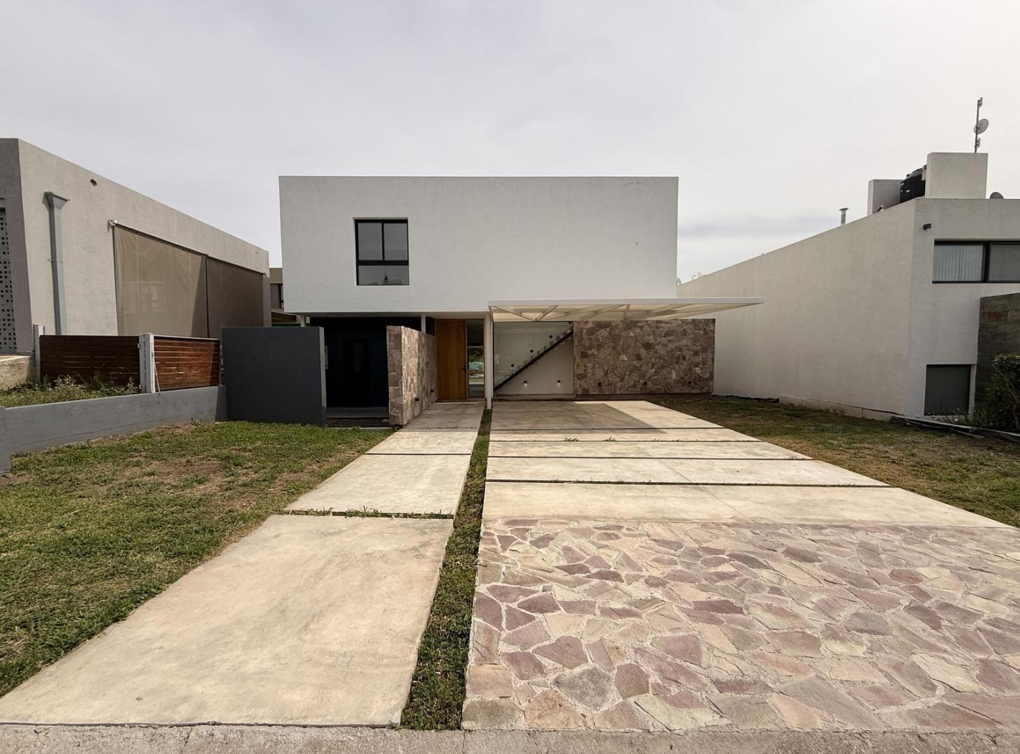 Casa en Venta en Cañitas Barrio Privado de 3 Dormitorios a Estrenar