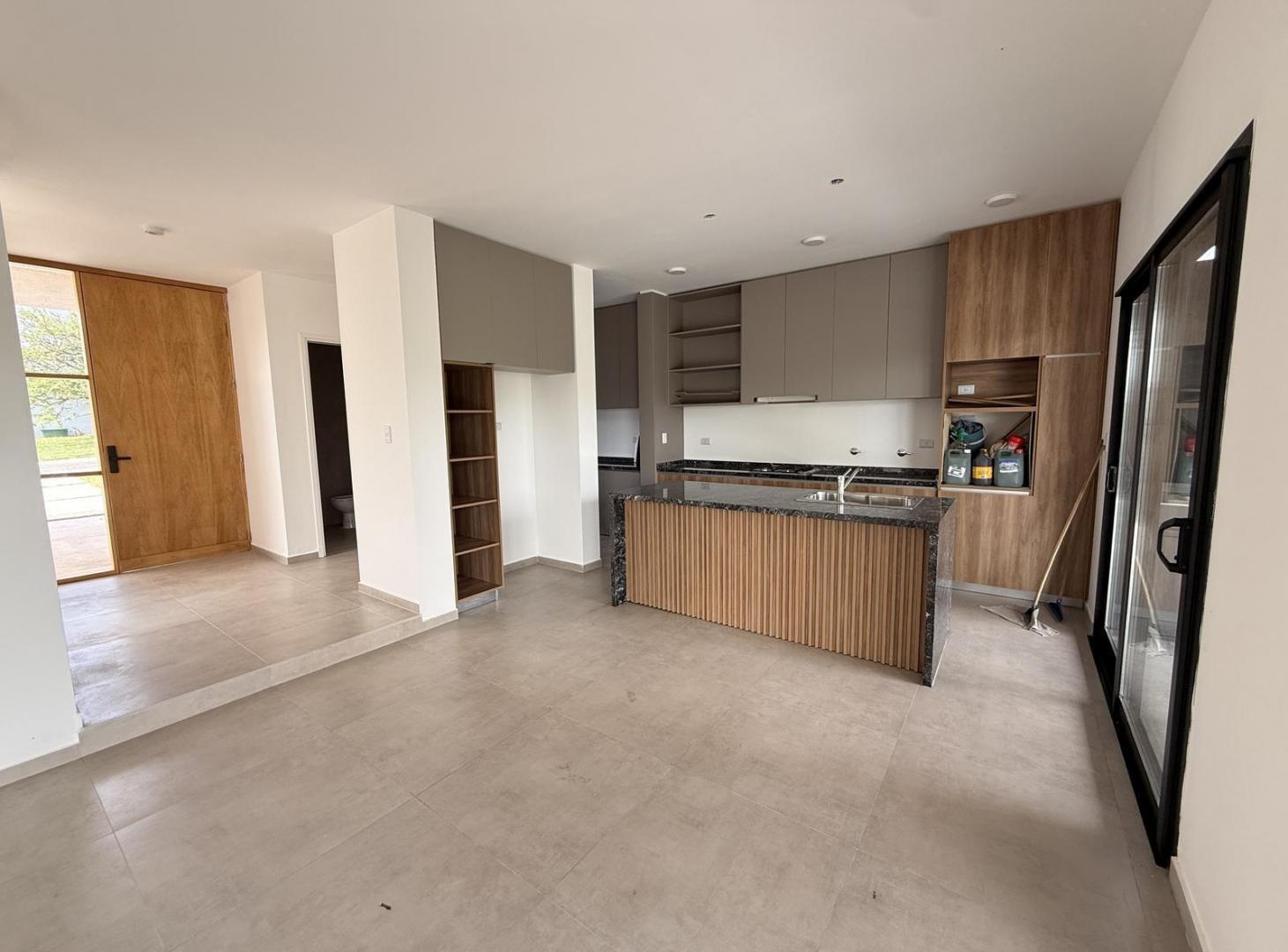 Foto de Casa en Venta en Cañitas Barrio Privado de 3 Dormitorios a Estrenar, imagen 2