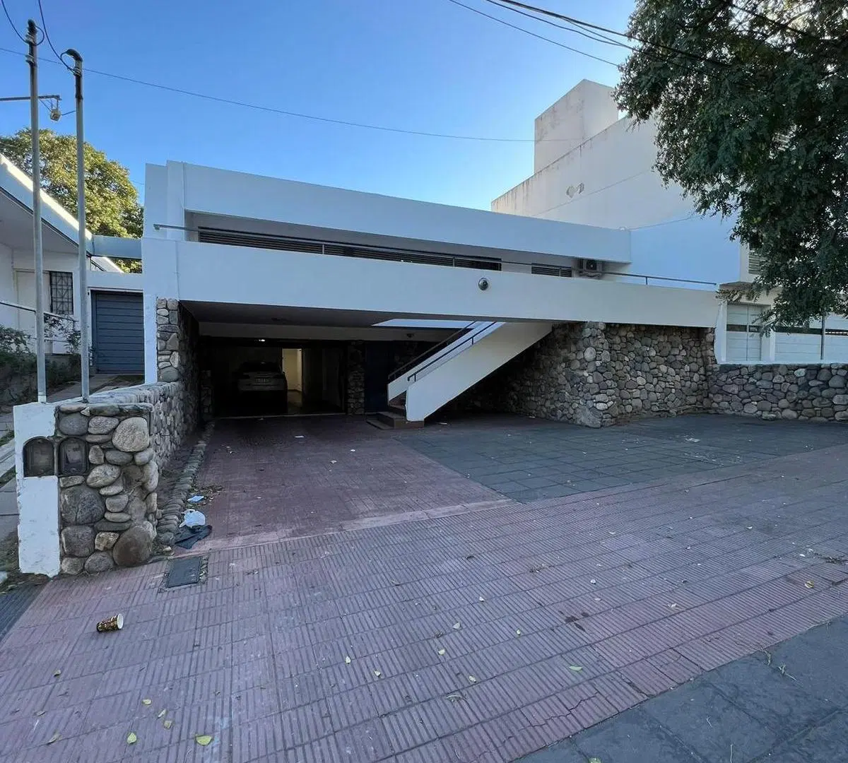 Casa en alquiler sobre avenida Monseñor Pablo Cabrera uso comercial 1