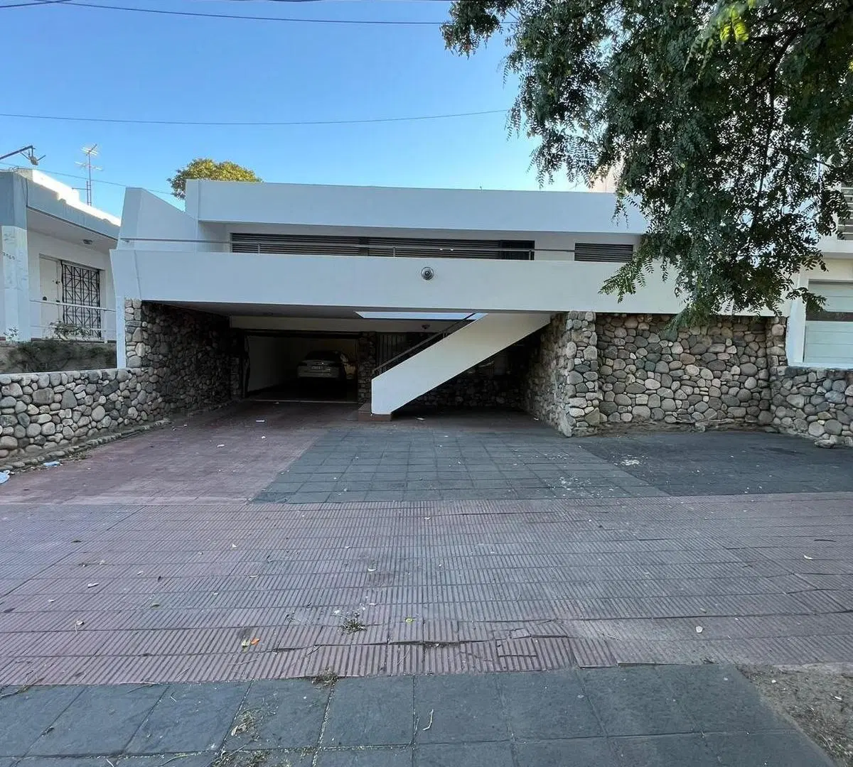 Casa en alquiler sobre avenida Monseñor Pablo Cabrera uso comercial 2