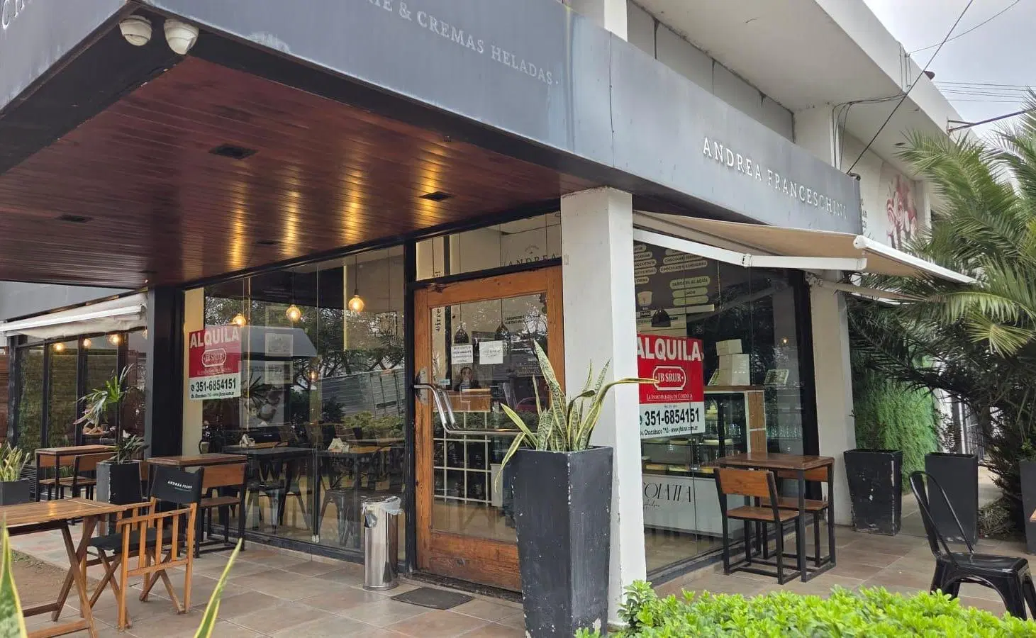 Importante Local comercial esquina sobre Av Rafael Nuñez 5