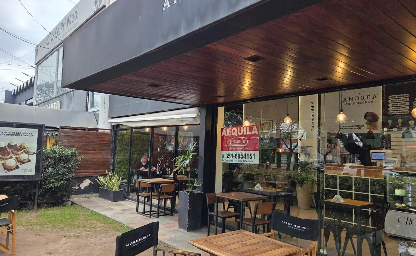 Importante Local comercial esquina sobre Av Rafael Nuñez 2