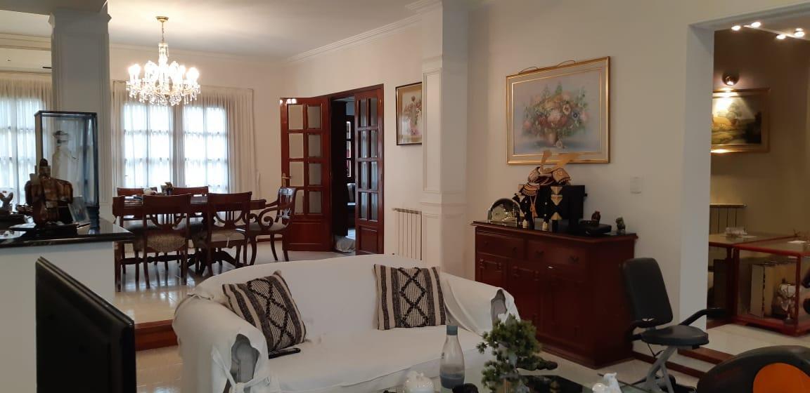 Foto de Casa en Venta de 4 dorm única en Barrio San Salvador. Excelente, imagen 2