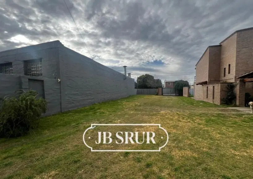 Lote apto comercial en Las Flores 4