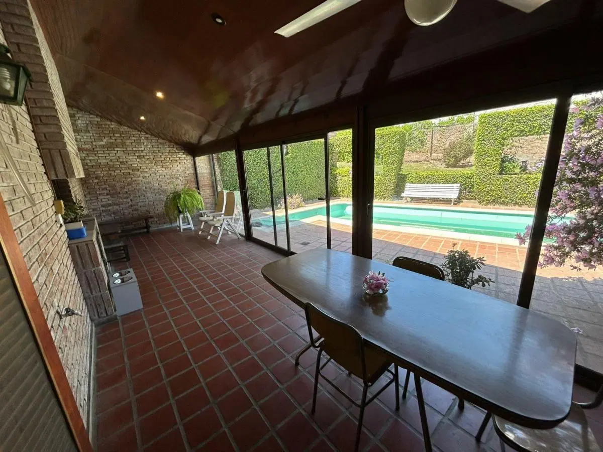 Casa a la venta 3 dormitorios en barrio San Salvador ,espectacular !! 2