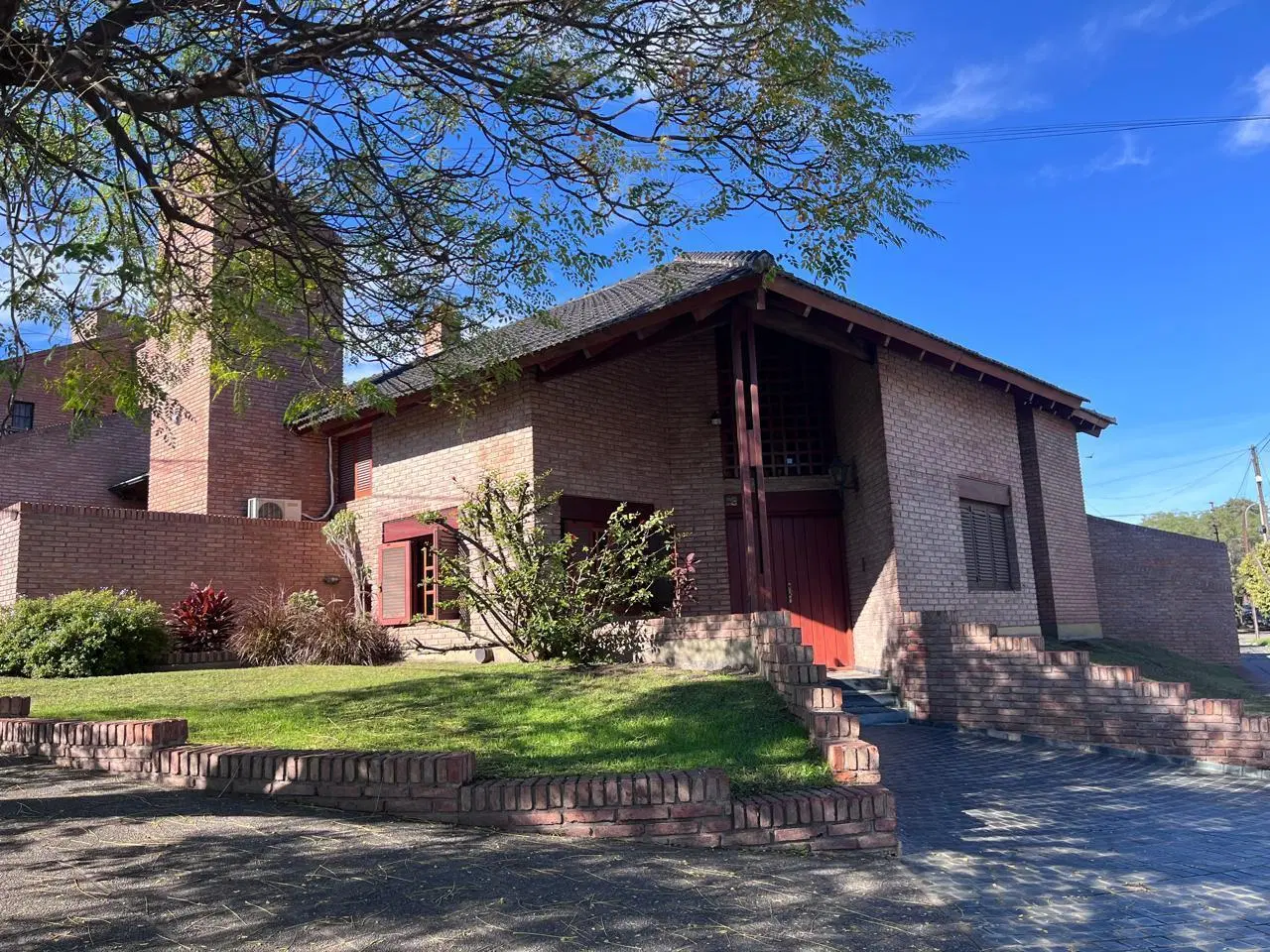 Casa a la venta 3 dormitorios en barrio San Salvador ,espectacular !! 5