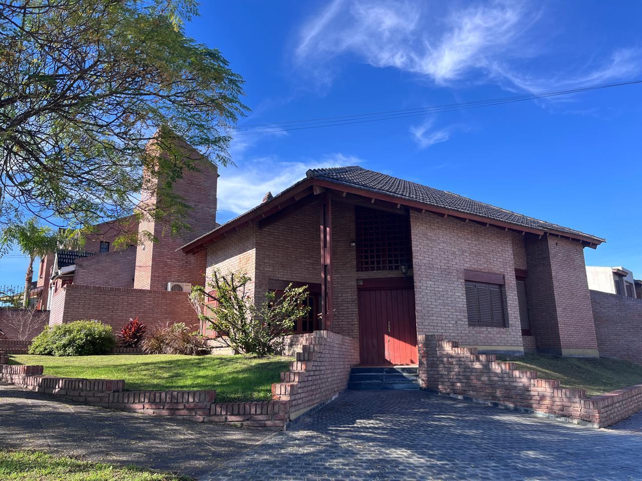 Casa a la venta 3 dormitorios en barrio San Salvador ,espectacular !!