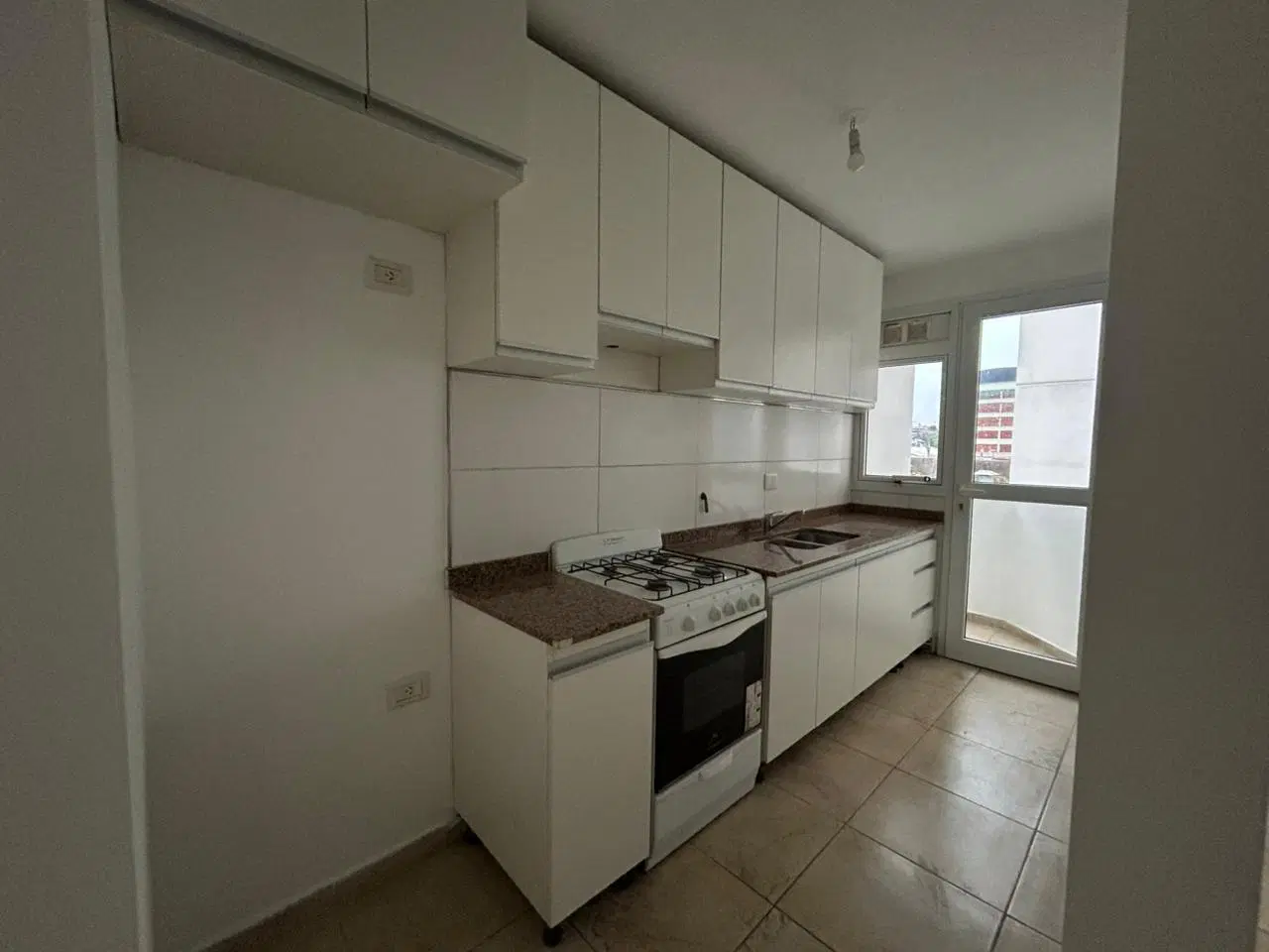 Departamento en Alquiler de 2 Dormitorios en Barrio Centro 2