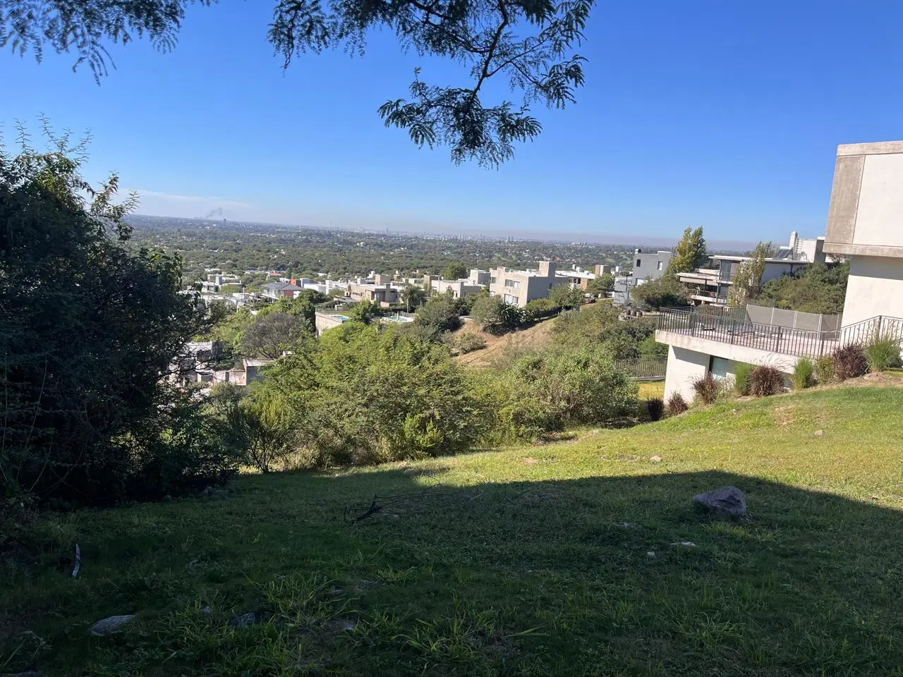 Terreno a la venta en  La Rufina , pendiente negativa ,excelente vista al barrio y ciudad. 5