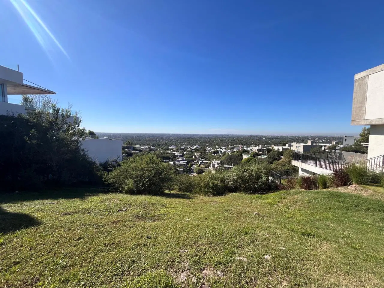 Terreno a la venta en  La Rufina , pendiente negativa ,excelente vista al barrio y ciudad. 4