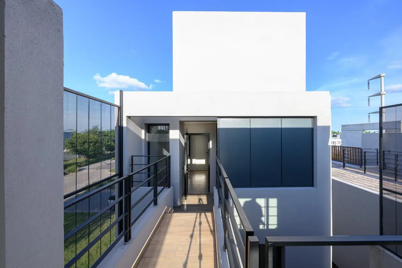Casa en Venta en La Luisita con 3 dormitorios en suite y pileta 8