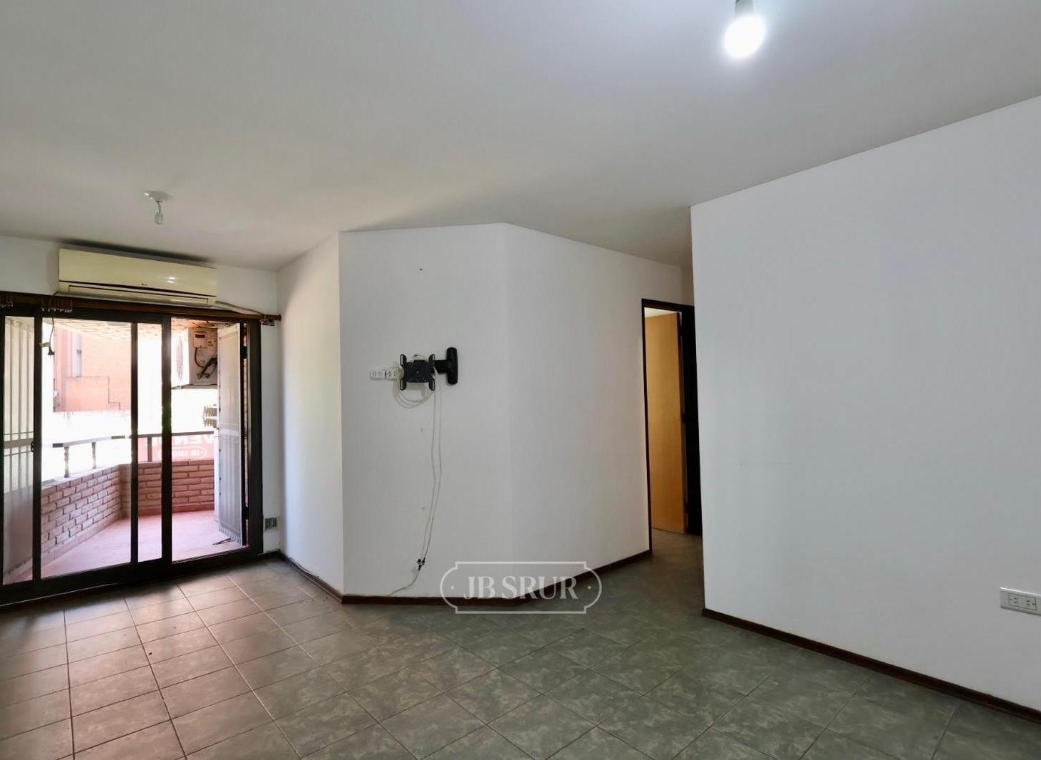 Foto de Departamento en Venta de 2 Dormitorios externo con balcón en Nueva, imagen 2