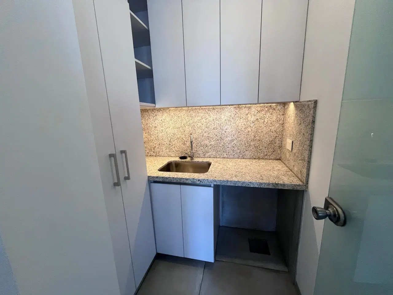 ALQUILER DEPARTAMENTO ALTA GAMA ZONA NORTE 1 DORMITORIO CON COCHERA 100 MTS MUJER URBANA 3