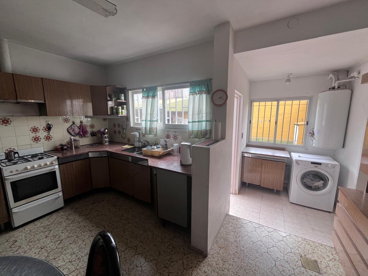 Foto de Casa venta 3 dormitorios mas 2 locales comerciales a 100 m de Colón, imagen 2