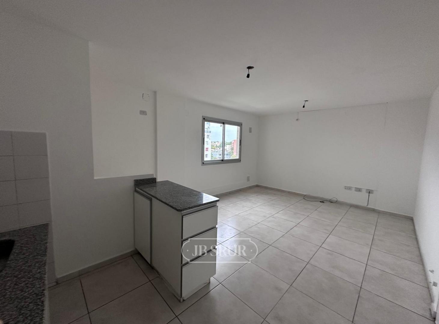 Foto de Departamento de 1 dormitorio en venta | Frente a Plaza Jerónimo del, imagen 2
