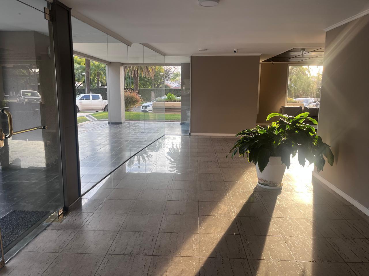 Foto de Departamento en alquiler 2 dormitorios con cochera gran balcon en Torre, imagen 1