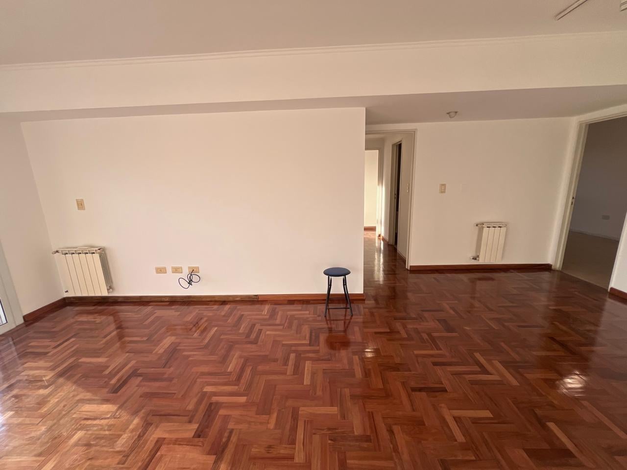 Foto de Departamento en alquiler 2 dormitorios con cochera gran balcon en Torre, imagen 4