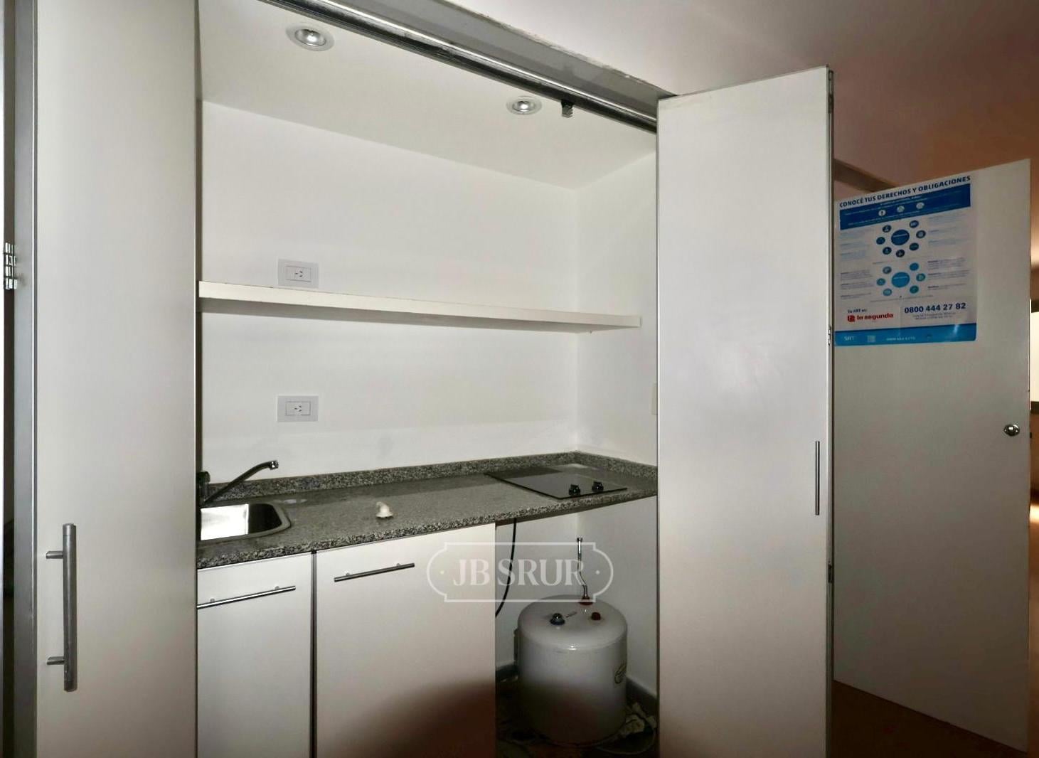 Foto de Oficina en venta con patio en barrio Centro, imagen 1