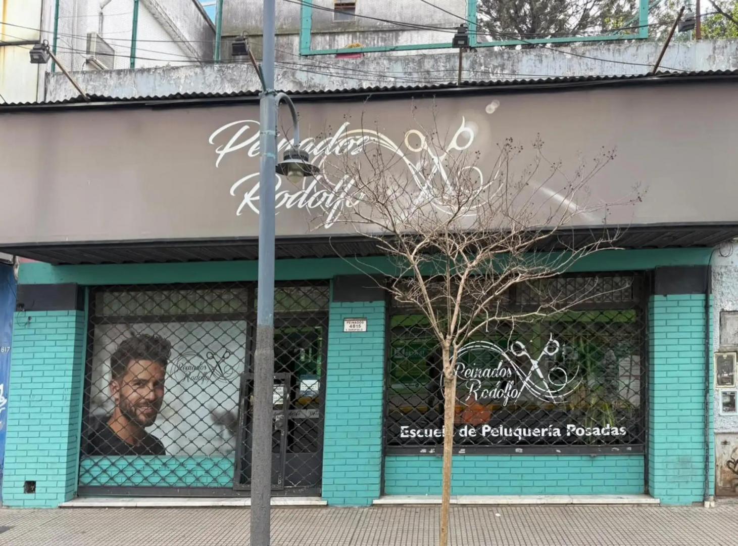 Foto de EXCELENTE LOCAL SOBRE VELEZ SARFIELD A METROS DE LA ESTACION MUNRO, imagen 2