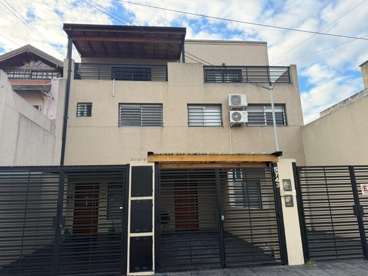 Foto de EXCELENTE DUPLEX 5 AMBIENTES EN CARAPACHAY, imagen 1